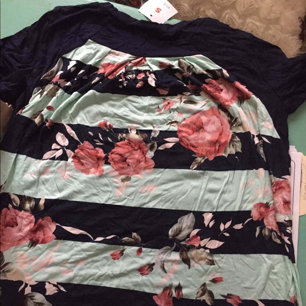 Navy Floral Summer Graphic Tee - Picture 3 of 4